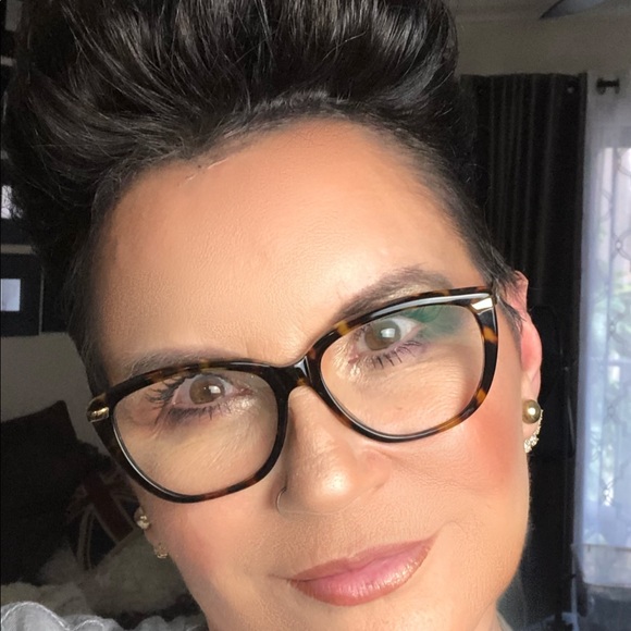 Meet your Posher, Julie - Picture 2 of 2